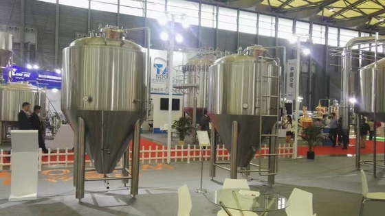 Equipamento cônico de aço inoxidável refrigerado da fabricação de cerveja do fermentador 1000L grande