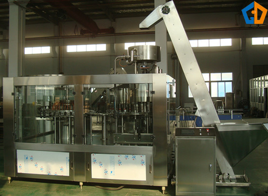 Linha de enchimento carbonatada 4,5 quilowatts material do suco da máquina de enchimento do refresco dos SS 304