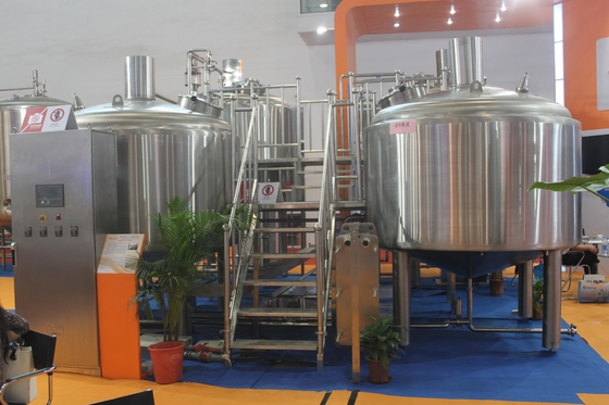 Mão de aço inoxidável do sistema da fabricação de cerveja de cerveja de 316 Turnkey ou controlo automático