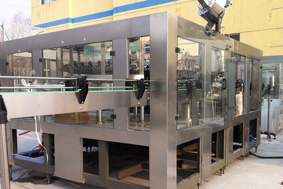 3 em 1 linha de produção máquina da cervejaria de enchimento empacotada 10000 Bph da água potável
