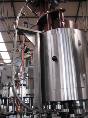 Linha de produção automática bebida da cervejaria que enxágua a máquina tampando de enchimento de Monoblock
