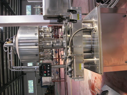 A máquina de engarrafamento de vidro 3 bondes de Vinager da uva põe em fase 2000Bph 380V 50Hz