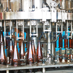 Linha de engarrafamento AC220V ou AC380V da cerveja da máquina de enchimento da cerveja do certificado do CE