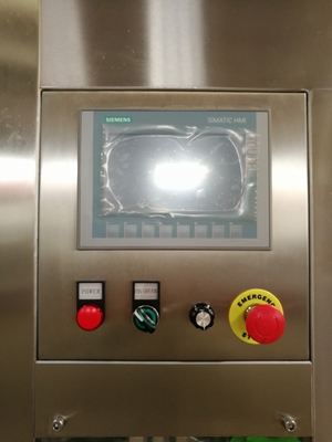 A máquina de engarrafamento automática Sus304 3 em 1 para a cerveja/carbonatou a bebida