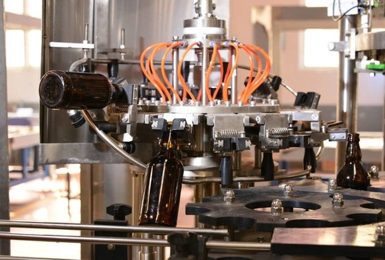 Máquina de engarrafamento carbonatada 1000Bph de Monoblock do equipamento da cervejaria da bebida - 2000Bph