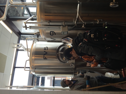 equipamento comercial pequeno da fabricação de cerveja da cervejaria do direto-fogo 3.5bbl cabido em um aquecimento direto do recipiente 40Hq