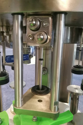 Tampar de enchimento da lavagem de garrafa do vidro da máquina de enchimento de 500 BPH Monoblock