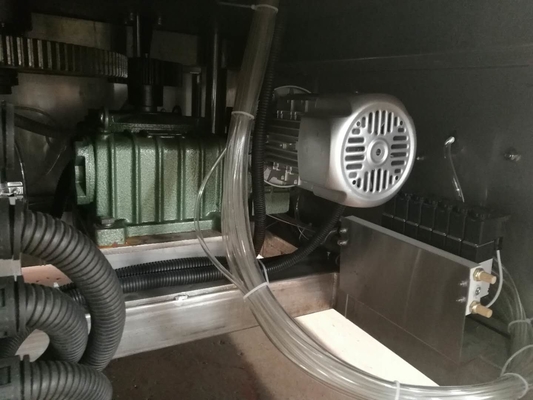 Tampar de enchimento da lavagem de garrafa do vidro da máquina de enchimento de 500 BPH Monoblock