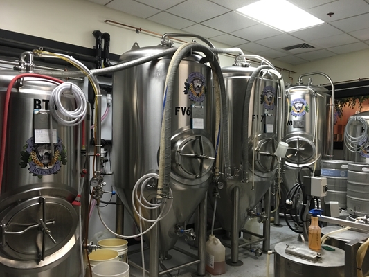 Micro equipamento do Microbrewery do bar superfície lustrada sistema da fabricação de cerveja de 3,5 tambores