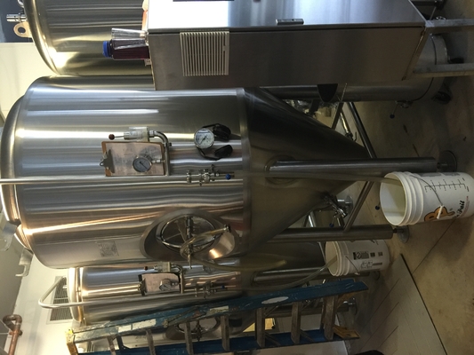 Micro equipamento do Microbrewery do bar superfície lustrada sistema da fabricação de cerveja de 3,5 tambores
