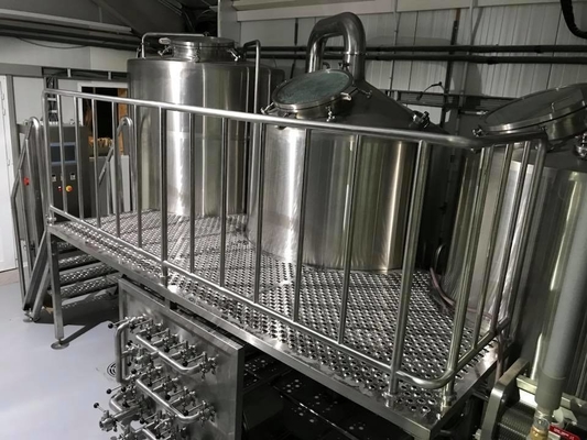 dos sistemas comerciais da fabricação de cerveja da pequena escala 1200L equipamento da cervejaria mini