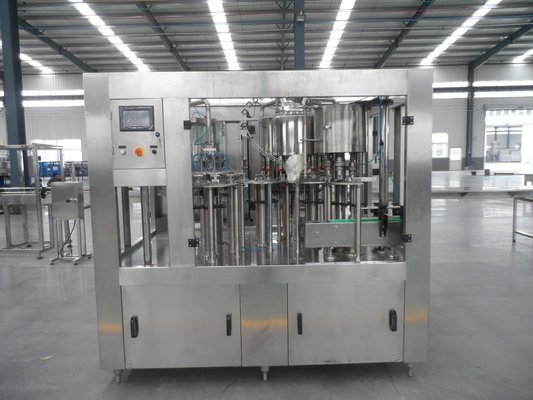 Linha de enchimento carbonatada 4,5 quilowatts material do suco da máquina de enchimento do refresco dos SS 304