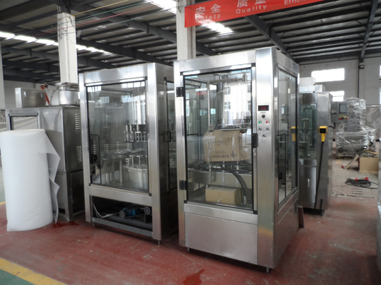 Tipo conduzido bonde pneumático de engarrafamento do equipamento 4000BPH da bebida dos SS 304