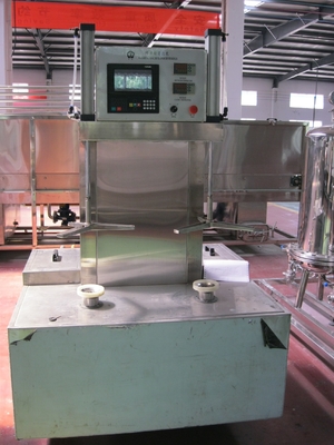 As cabeças do poder superior dois que embalam a linha de produção embarrilam o enchimento 0Ml da arruela - 1000Ml
